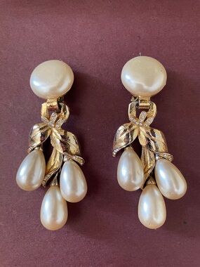 Vintage Gold-Tone Pearl Drop Earrings - Ivory Pearlescent